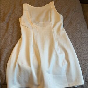 Elegant White Sleeveless Dress